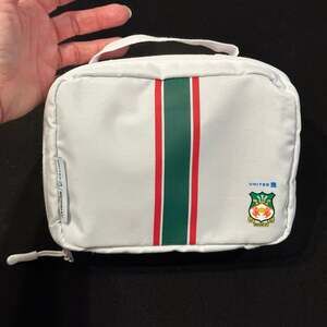 United Airlines Limited Edition Wrexham AFC Polaris Amenity Kit White New Dop